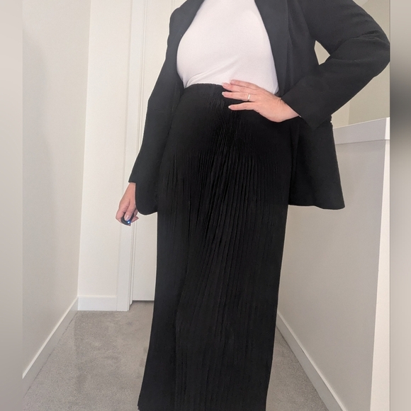 BYOB Dresses & Skirts - Elegant Black Long Pleated Skirt Size XL